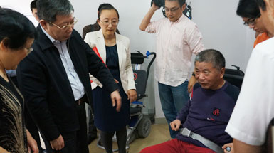 新民晚報：老公房用上了“爬樓機” 徐家匯街道成本市首批試點社區