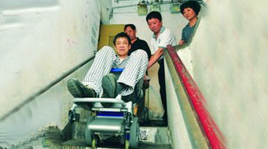 新聞晨報：三區試點“爬樓機”目前只服務殘疾人 對操作者有一定要求