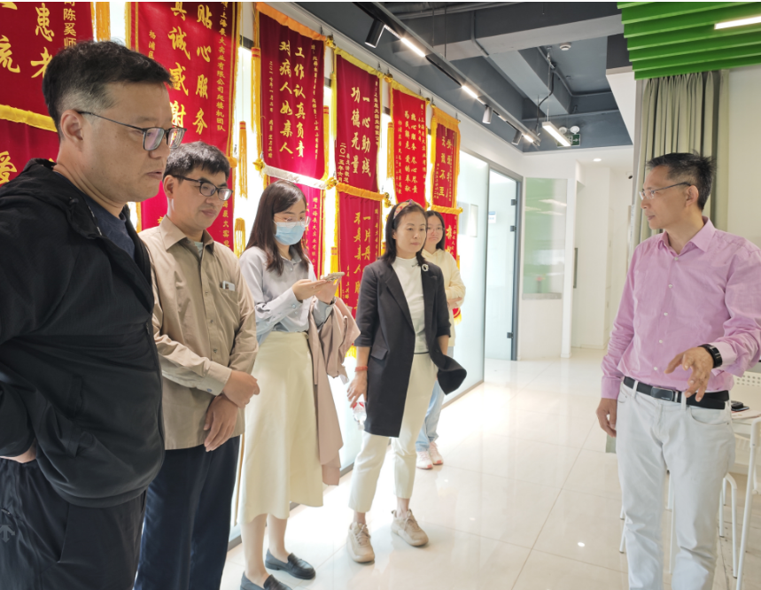 市人大代表團(tuán)走進(jìn)展大，共話無(wú)障礙出行與智慧護(hù)理